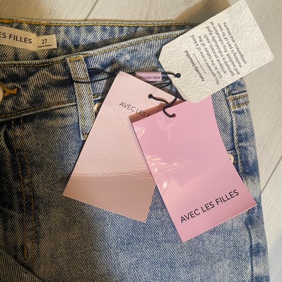 NWT Avec Les Filles Distressed High Waisted Mom
Jeans - size 27 - Picture 9 of 10